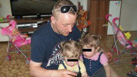 Nevinný automechanik Pavel Holub s dětmi