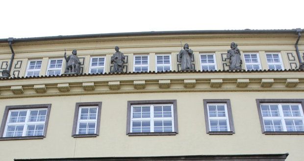V Praze letos skončilo už pět ředitelů nemocnic: Co je stálo křeslo?