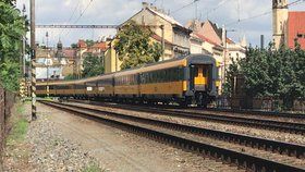 Krádež kabelů omezila provoz na pražské železnici.