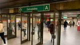 Pozor cestující! Metro A mezi Dejvickou a Želivského celý víkend nepojede