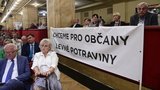 Transparenty a trumpety! Zemědělci v Praze protestují proti nastavení dotací, čekají se komplikace