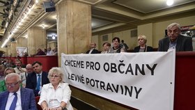 Protestní shromáždění zemědělců a odborářů Zachraňme udržitelné české zemědělství a ceny českých potravin, 8. června 2022, palác Lucerna, Praha