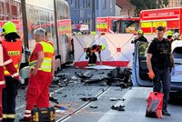 Tragédie v Zenklově v Praze: Při nehodě auta, motorky a tramvaje zemřel člověk!
