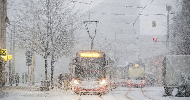 Počasí napříč Českem: Nasněžilo a teploty klesly pod nulu, přibývá nehod
