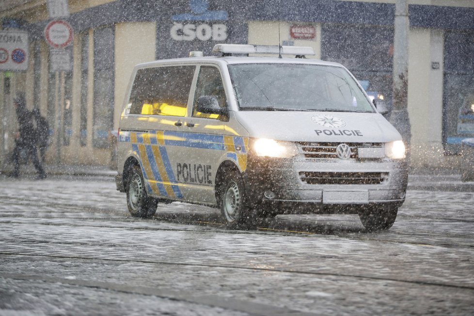 I do Prahy dorazilo vánoční počasí. Hlavní město přikryla vrstva čerstvého sněhu (17. 12. 2017).