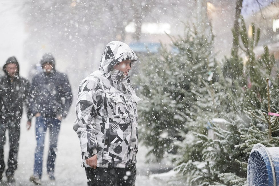 I do Prahy dorazilo vánoční počasí. Hlavní město přikryla vrstva čerstvého sněhu (17.12.2017).