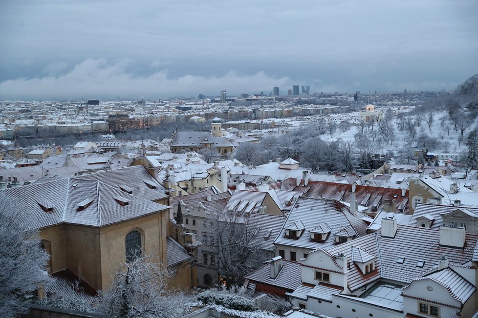 Prahu čeká další studený týden. Podle meteoroložky by do hlavního města mohl zavítat i první letošní sníh. (ilustrační foto)