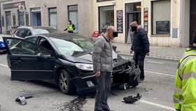 Nehoda na Žižkově: Řidič utekl. (12. března 2021)
