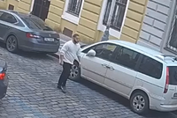 Ukradli jste mi telefon, podezíral muž (35) dvojici na Žižkově. Útočník mu zlomil nos, poznáte ho?