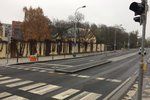 Křižovatka Rokycanovy a Prokopovy ulice na Žižkově je konečně bezpečnější.