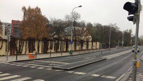 Křižovatka Rokycanovy a Prokopovy ulice na Žižkově je konečně bezpečnější.