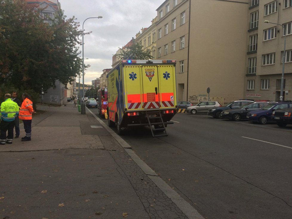 Cvičení požáru v Žižkovské věži zaměstnalo desítky záchranářů. Evakuováno bylo z věže přes 200 lidí.