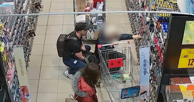 Hyeny okradly stařečka (77) na Zličíně! Policie hledá muže a ženu, podívejte se na video