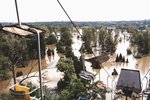 Pohled na zatopenou zoo z lanovky, rok 2002.