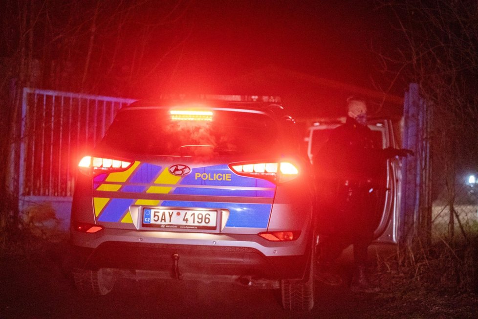 Smrt muže na Zlíchově: V autoservisu na něj spadlo auto. (22. února 2021)
