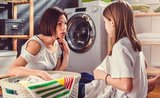 Zodpovedáme 10 otázok, ako správne prať, aby oblečenie vydržalo