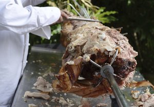 Sele na rožni: Jak velké koupit, jak ho naložit a správně grilovat? Tipy pro začátečníky