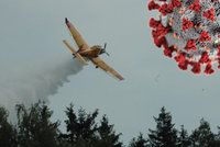 Letadla záměrně rozsévají covid, bojí se někteří Češi. Stopy bludu vedou do Ruska