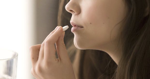 Zmrzačení i sebevraždy: Vedlejší účinky antibiotik ničí životy, na tyhle léky pozor