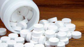 EU doporučuje stažení léku paracetamolu s delším uvolňováním. Může poškodit játra