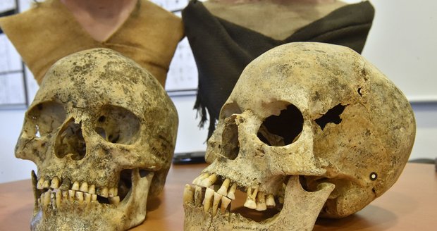 Kosterní pozůstatky dvojice žen, které zemřely před šesti tisící lety.