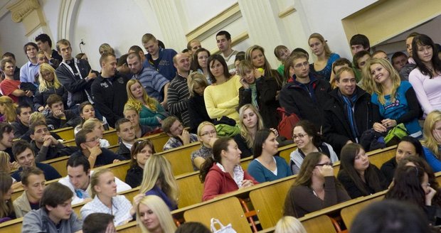 Studenti plzeňských práv už na fakultě nebudou moci získat titul JUDr.