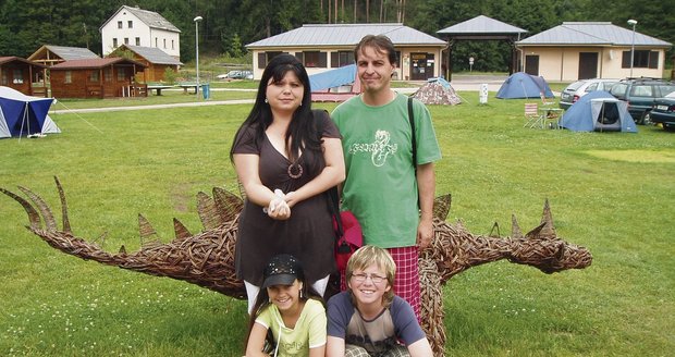Rodina Koutova z Hradce Králové tráví v kempu dovolenou, kterou jim kazí jen častá vosí bodnutí 