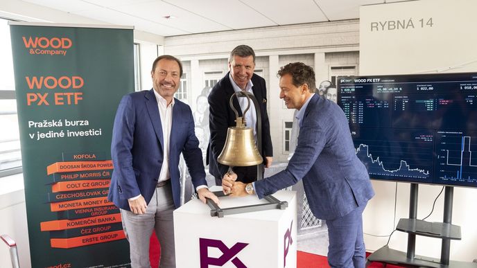 Generální ředitel pražské burzy Petr Koblic, partner a generální ředitel Wood & Company Vladimír Jaroš a partner Wood & Company Jan Sýkora při pondělním uvedení nového pražského ETF. Generální ředitel pražské burzy Petr Koblic, partner a generální ředitel Wood & Company Vladimír Jaroš a partner Wood & Company Jan Sýkora při pondělním uvedení nového pražského ETF.