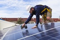 Trefa na solár: U fotovoltaiky se vyplatí vsadit na jistotu
