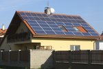 Praha vyzkouší výrobu elektřiny na střechách dvou bytových domů