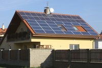 Povinné solární panely, čerpadla i vodík: Brusel přišel s plánem, jak se zbavit závislosti na Rusku