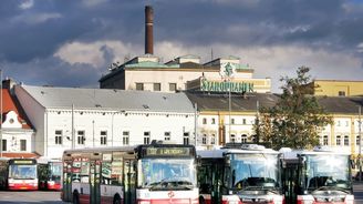 Zdražit jízdné, nebo proškrtat jízdní řád. Praha rozhodne o budoucnosti veřejné dopravy