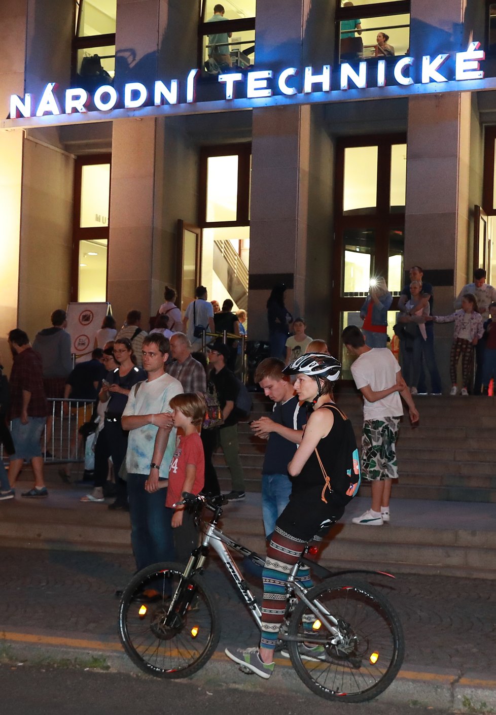 Během pražské muzejní noci se před objekty obvykle tvoří dlouhé fronty. Pořadatelé předloni evidovali 185 tisíc návštěv.