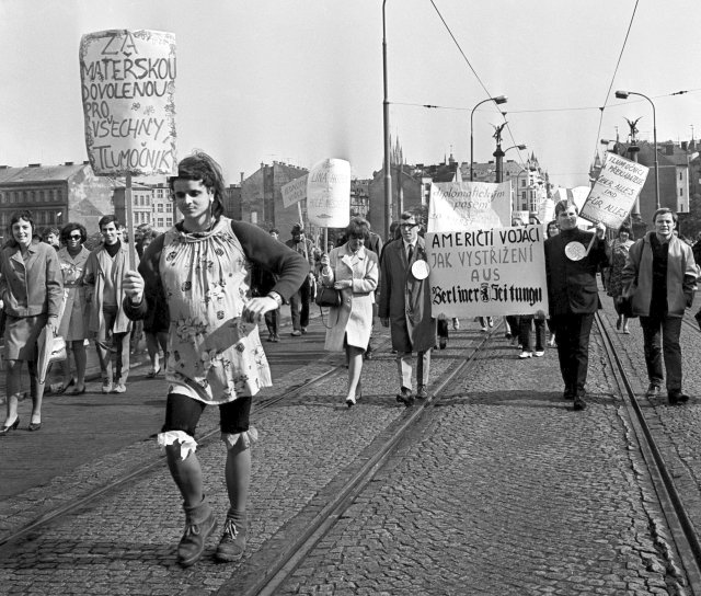 Studentský majáles v květnu roku 1968.