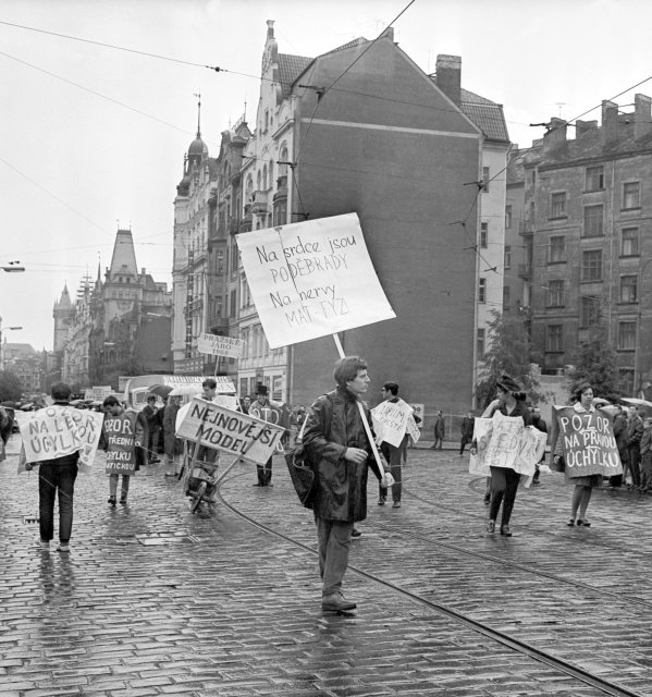 Studentský majáles v květnu roku 1968.