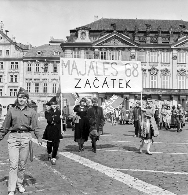 Studentský majáles v květnu roku 1968.