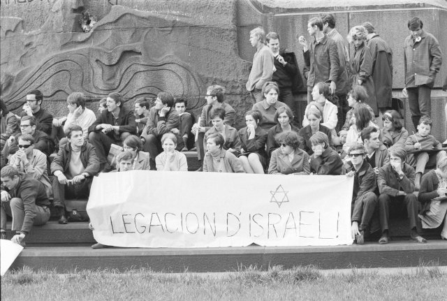 Demonstrace v Praze během pražského jara roku 1968.