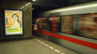 Zavolat v metru by mělo jít do tří let. Dopravní podnik se dohodl s operátory