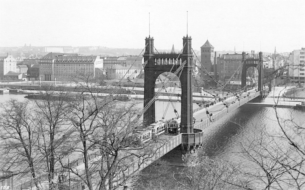 Most císaře Františka Josefa I., předchůdce dnešního Štefánikova mostu v Praze