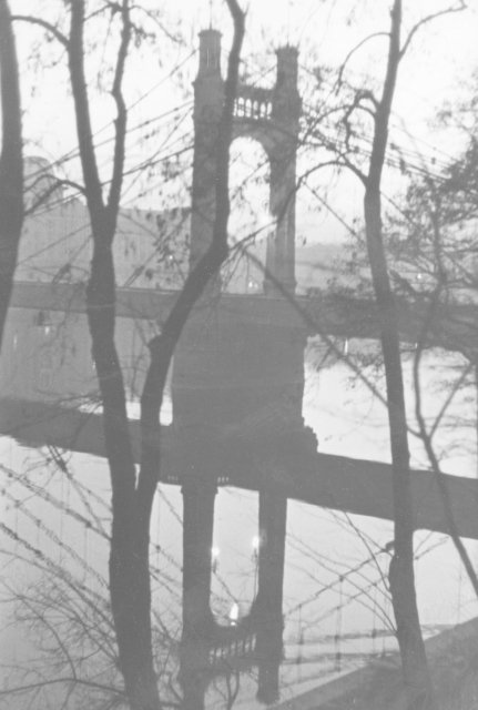 Již neexistující most na historickém snímku ze 30. let 20. století.