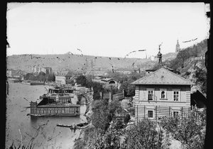 Občanská a Vojenská plovárna na snímku z roku 1880.