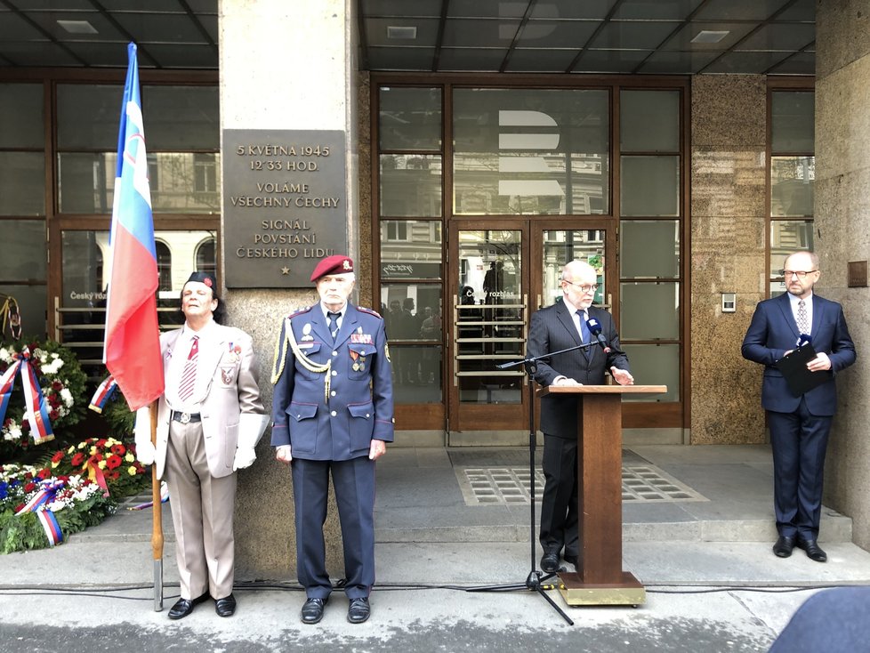 Výročí 77 let od Pražského povstání. V čele pietní akce falešný veterán Miloš Semorád.