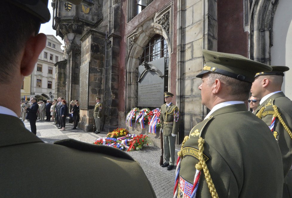 Vzpomínková akce k 70. výročí českého národního a Pražského povstání a ukončení válečných operací 2. sv. války v Evropě se konala 5. května na Staroměstském náměstí v Praze.