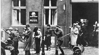 Válečné paradoxy: Čechy osvobozovali muslimové a Němci na straně pražských povstalců
