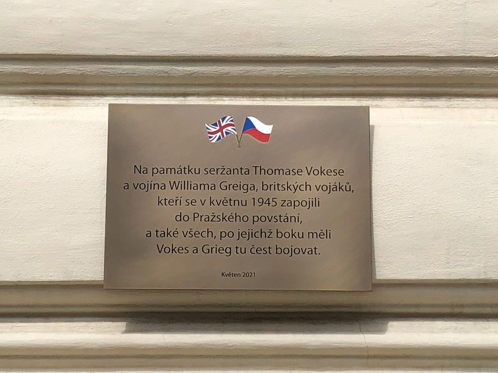 Na budově Základní školy byla odhalena pamětní deska připomínající hrdinský čin dvou britských vojáků, kteří se připojili k pražskému povstání