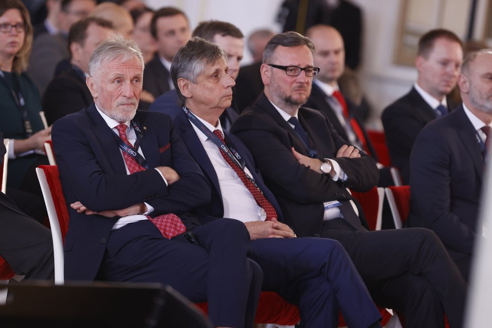 Mirek Topolánek, Jan Fischer a Petr Nečas na konferenci na Hradě (12.3.2024)