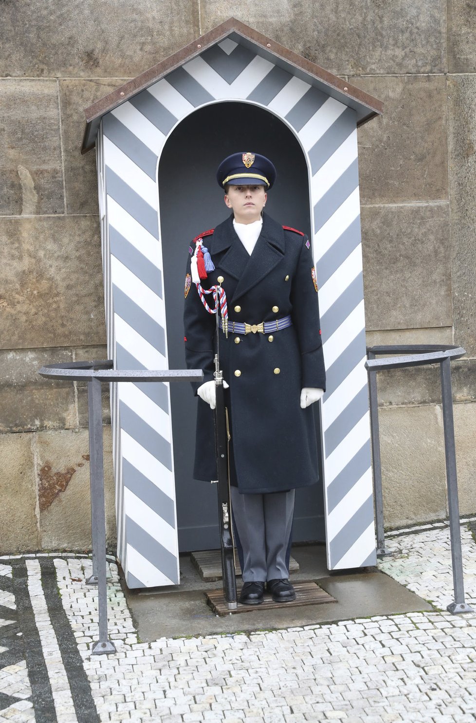 Mezi muži a ženami nejsou v Hradní stráži prakticky žádné rozdíly.