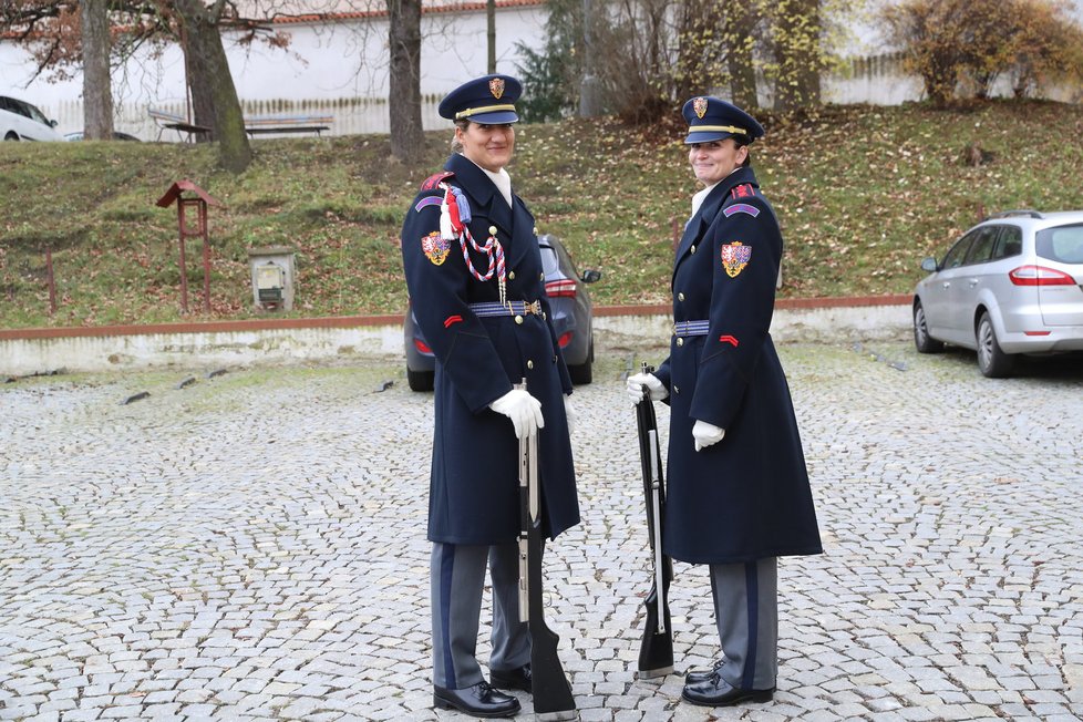 Hanka H. a Hedviga K. po nácviku na čestné střídání