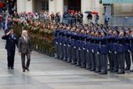 Nástup Hradní stráže ke 102.výročí předání bojového praporu prezidentem T. G. Masarykem. (12. října 2023)