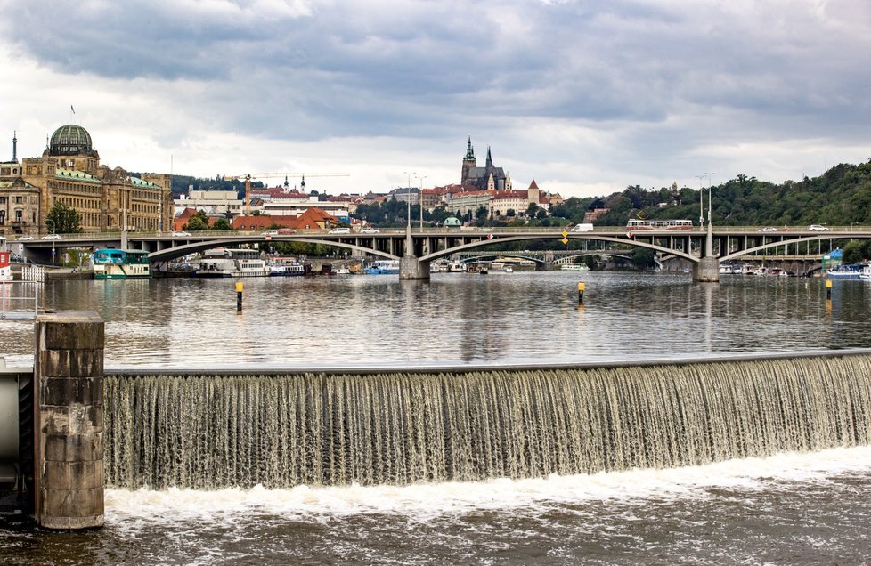 Pražský hrad se začal za prezidentování Ludvíka Svobody zvelebovat a revitalizovat, částečně i otevírat veřejnosti. Velkou zásluhu na tom měla Svobodova manželka Irena. (ilustrační foto)